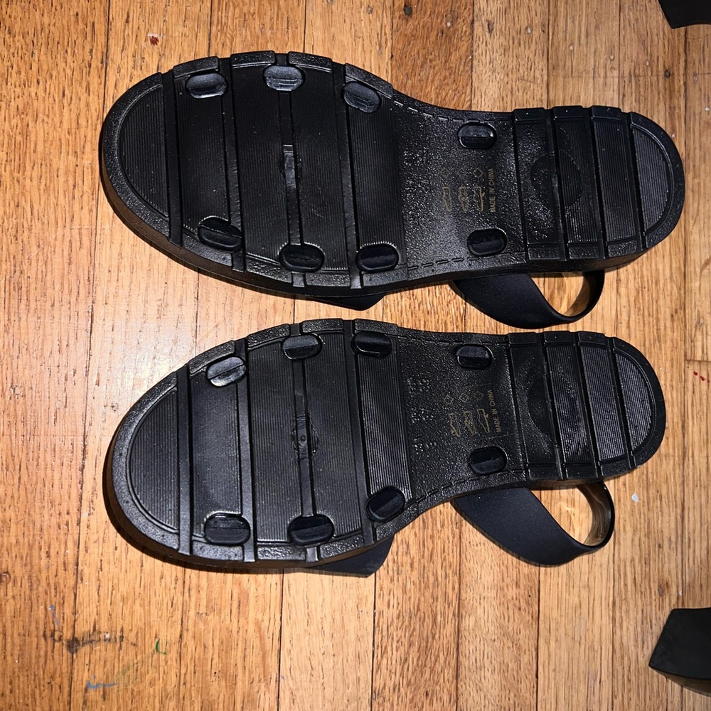 Sandles - Picture 3 of 3